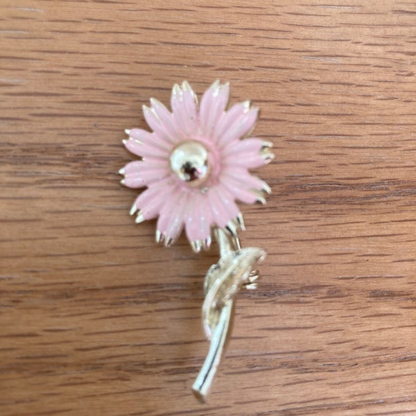 Pink and gold daisy flower brooch pin