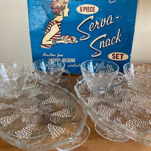 Anchor-Hocking 8-piece Serva-Snack set