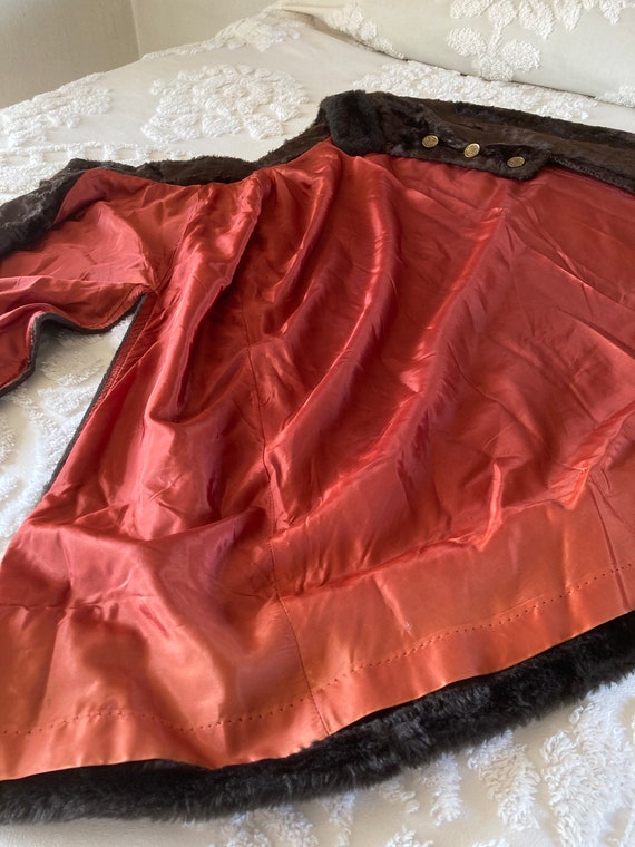 Vintage faux fur cape/cloak with brass buttons, 1… - image 3