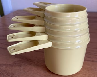 Vintage Tupperware measuring cup set, complete, yellow
