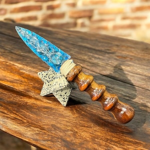 Hermosa daga con punta de flecha de obsidiana aguamarina con mango único / Daga ritual de cristal / Decoración de altar Athame de obsidiana