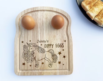 Uovo dippy nuoto personalizzato - Tavola per uova per la colazione in legno - Idea regalo perfetta - Rendere divertente la colazione - Uova di eggcellent per bambini