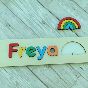 Arcoíris - COLORES BRILLANTES - Rompecabezas de nombre personalizado, regalo de madera para bebé, regalo de madera, regalo de madera para niño, rompecabezas de nombre de madera. Rompecabezas de madera