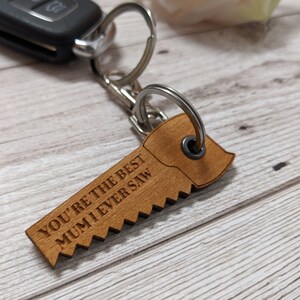 Sie sind die beste Mama, die ich je gesehen habe - personalisierte Holz Schlüsselanhänger - Vintage - Holz - Muttertagsgeschenk - Geburtstagsgeschenk - Schlüsselanhänger - Mamgu