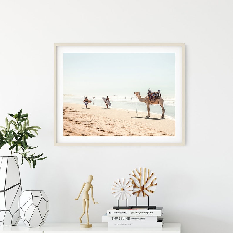 Camel and Surfers Print, Beach Print, Coastal Wall Decor, Bohemian Art Print, Neutral Home Decor, Photography Poster, Modern Boho zdjęcie 5