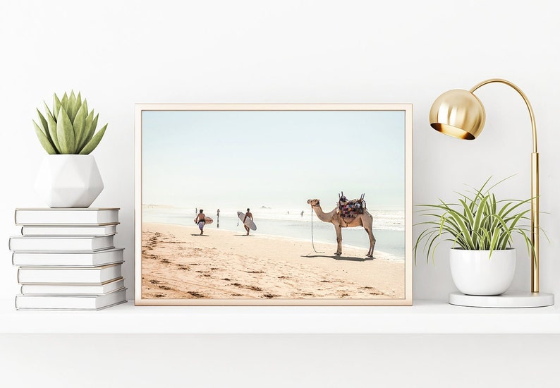 Camel and Surfers Print, Beach Print, Coastal Wall Decor, Bohemian Art Print, Neutral Home Decor, Photography Poster, Modern Boho zdjęcie 6