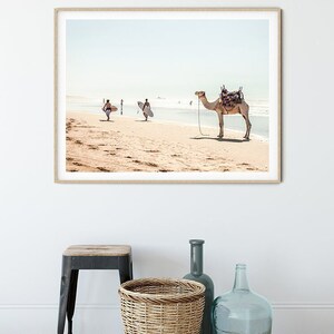 Camel and Surfers Print, Beach Print, Coastal Wall Decor, Bohemian Art Print, Neutral Home Decor, Photography Poster, Modern Boho zdjęcie 8