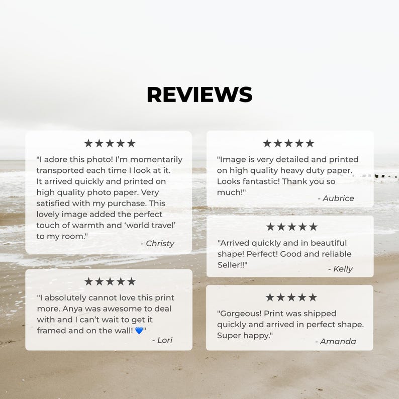以下が含まれることがあります： 画像には、上部に黒字で「REVIEWS」と表示されています。その下に、5つ星評価の顧客の声が白いボックスで表示され、背景はぼやけたビーチです。レビューは英語です。