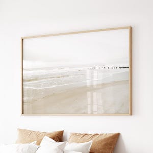 Impresión de playa costera, arte mural de playa, fotografía de paisajes, decoración de pared neutra, paisaje costero suave, arte mural oceánico, decoración apagada, arte costero