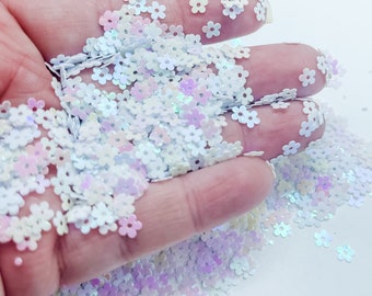 White Iridescent Daisy Flower Flowers Fun Party Confetti Chunky Poly Glitter for Glitter Epoxy Tumblers Ships From USA C6-6-1