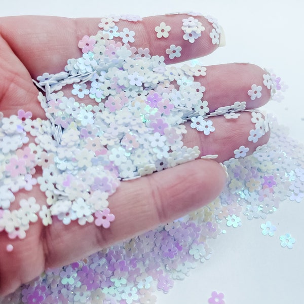 White Iridescent Daisy Flower Flowers Fun Party Confetti Chunky Poly Glitter for Glitter Epoxy Tumblers Ships From USA C6-6-1