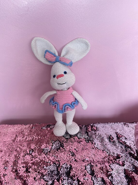 pretty bunny amigurumi in pink dress Cute Crochet Bunny in Pink Dress | Handmade Amigurumi Bunny with Sunflower Bag