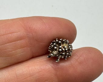 Vintage 1980’s sterling silver hedgehog charm pendant