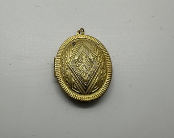 Vintage 1960's brass oval locket with diamond design embossed