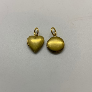 2 small Vintage brass deadstock lockets from the 1960's round and heart shape