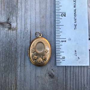 Vintage deadstock 1960&#39;s oval brass locket with floral design
