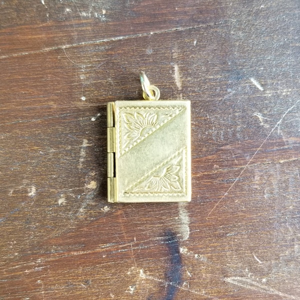 Vintage Brass Locket - Rectangle - 2.5cm x 2cm