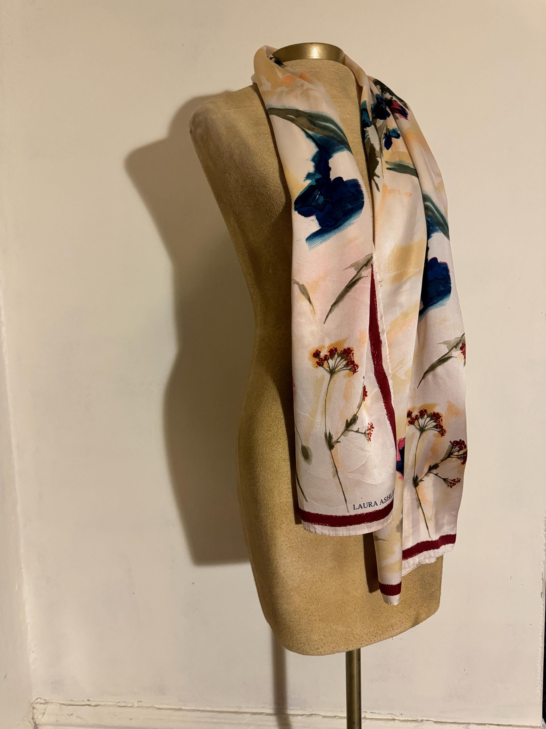 Foulard Vintage En Soie LAURA ASHLEY - Motif Floral Multicolore - Italie - Foulard Carré