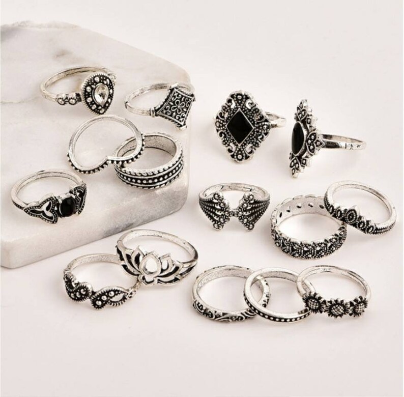 Vintage Style. 15 PCSset Bohemian Retro Crystal Flower Leaves Hollow Lotus Gem Ring Set Women Wedding Jewelry Gifts Boho Stackable Rings