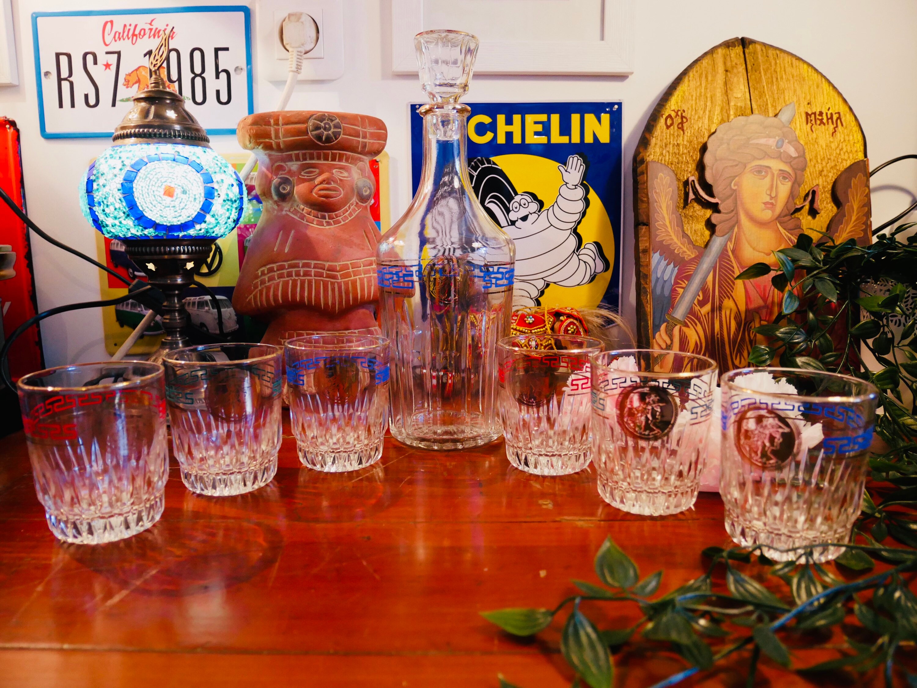 Service de Six Verres et Une Carafe Style Grec en Verre