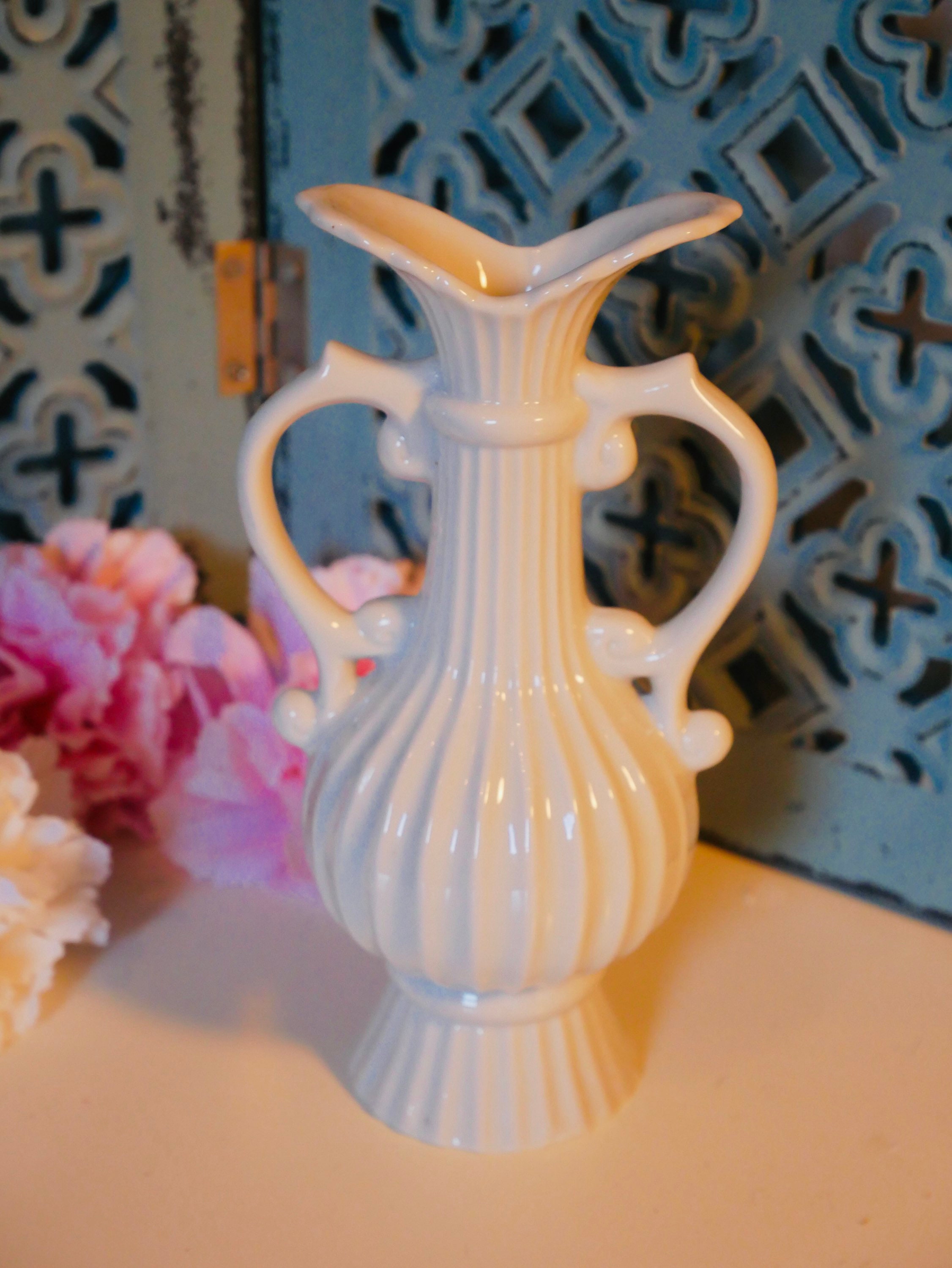 Petit Vase Sculpté en Céramique Blanc