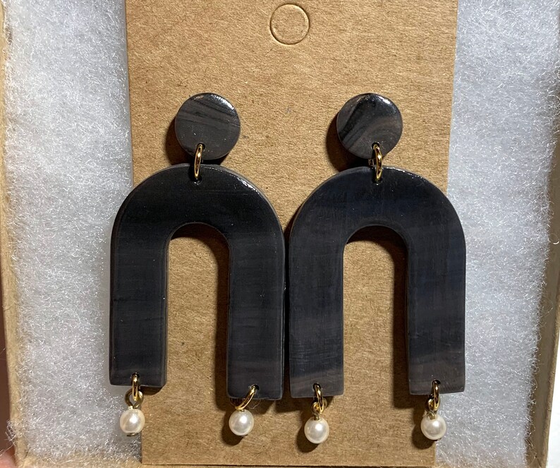 Ash Gray Arches with Pearl Charm Accents