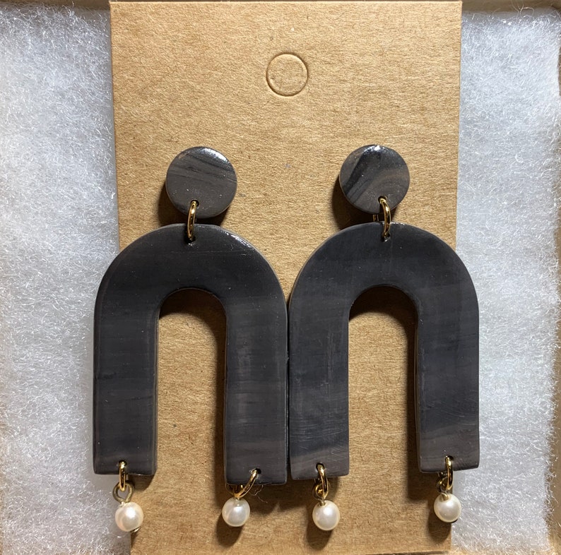 Ash Gray Arches with Pearl Charm Accents