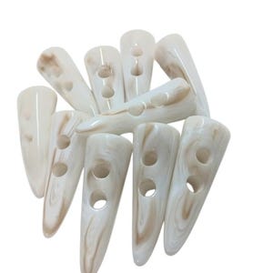 10 Resin Toggle Buttons: Light Brown Horn-Shaped, 50mm