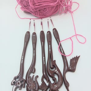 Animal Handle Crochet Hooks: Aluminum Afghan Hook Set (2.5mm-6mm)