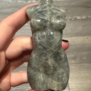Cristal de cuerpo de diosa labradorita/Piedra natural labradorita tallada modelo femenino decoración metafísica del hogar