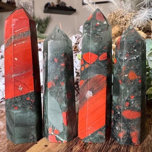 Bloedstenen toren | Gesneden punt uit natuursteen | Kristalgenerator | Metafysische genezing en woondecoratie | Zuivering en bescherming