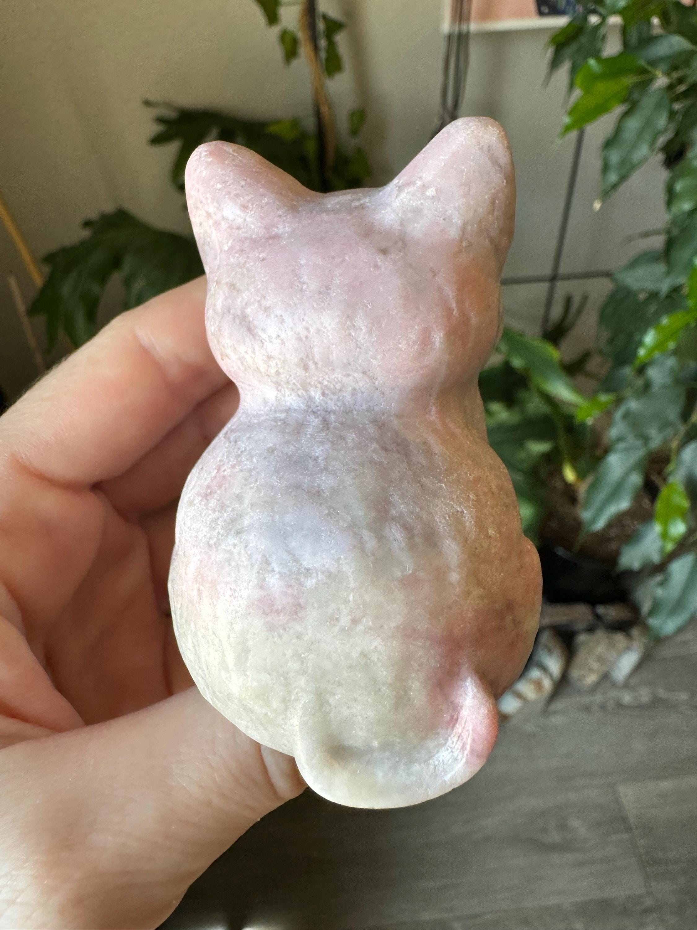 月に座るネコ ピンクオパール置物 素敵な逸品 月に座るネコ ピンクオパール