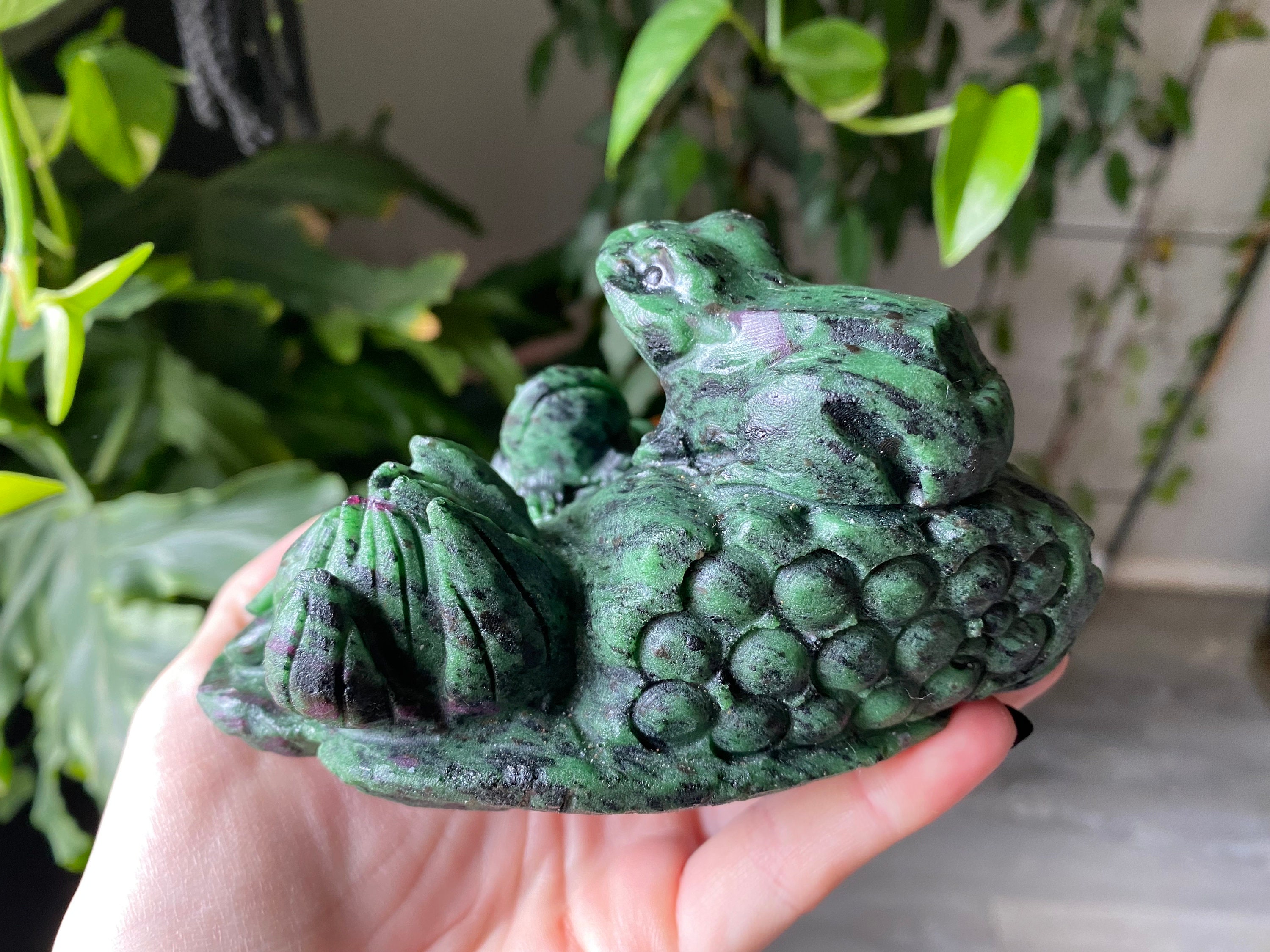 ルビーインゾイサイトとラピスラズリの蛙 ルビーインゾイサイトとラピスラズリの蛙