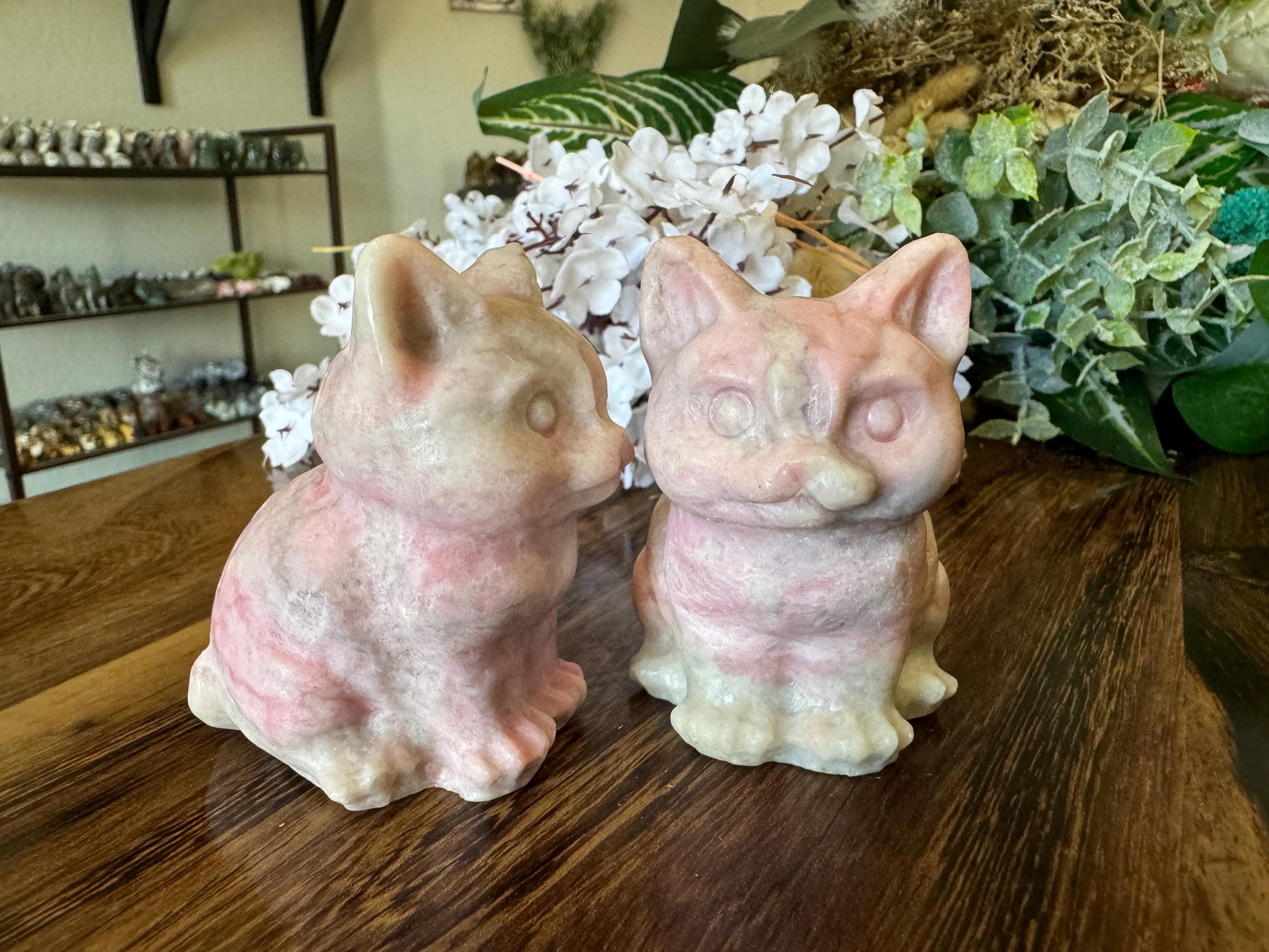 月に座るネコ　ピンクオパール置物　素敵な逸品 ピンクオパールキャットクリスタル | 天然石彫刻のかわいい座り
