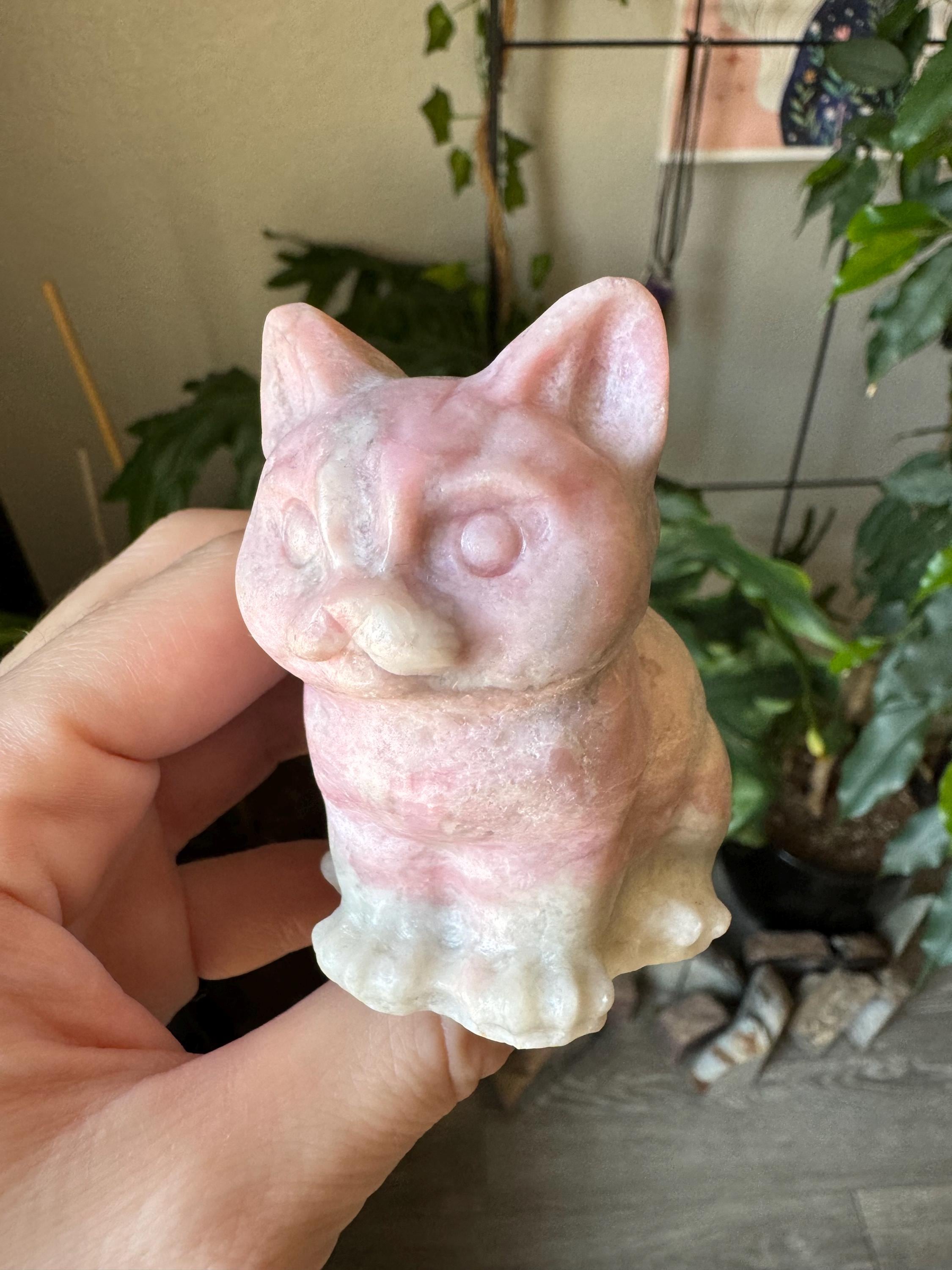 月に座るネコ　ピンクオパール置物　素敵な逸品 月に座るネコ ピンクオパール置物 素敵な逸品 月に座るネコピンクオパール