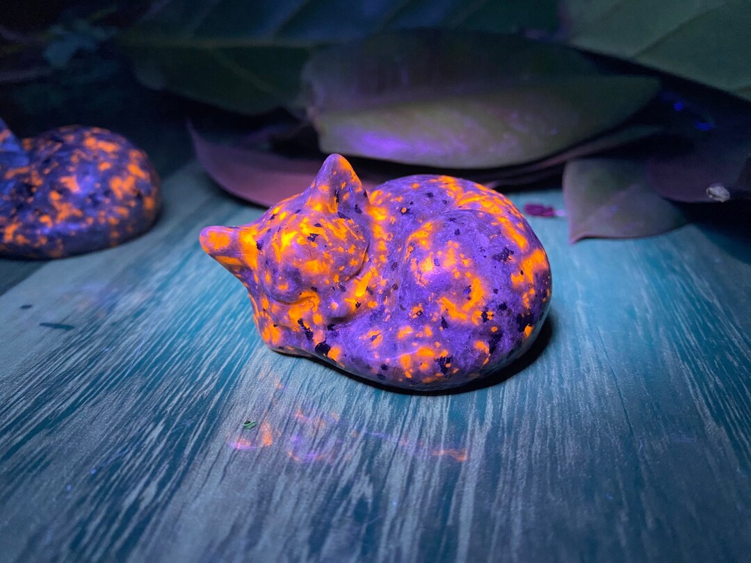 Yooperlite Sleeping Cat Crystal Natural Polished Yooperlite Etsy