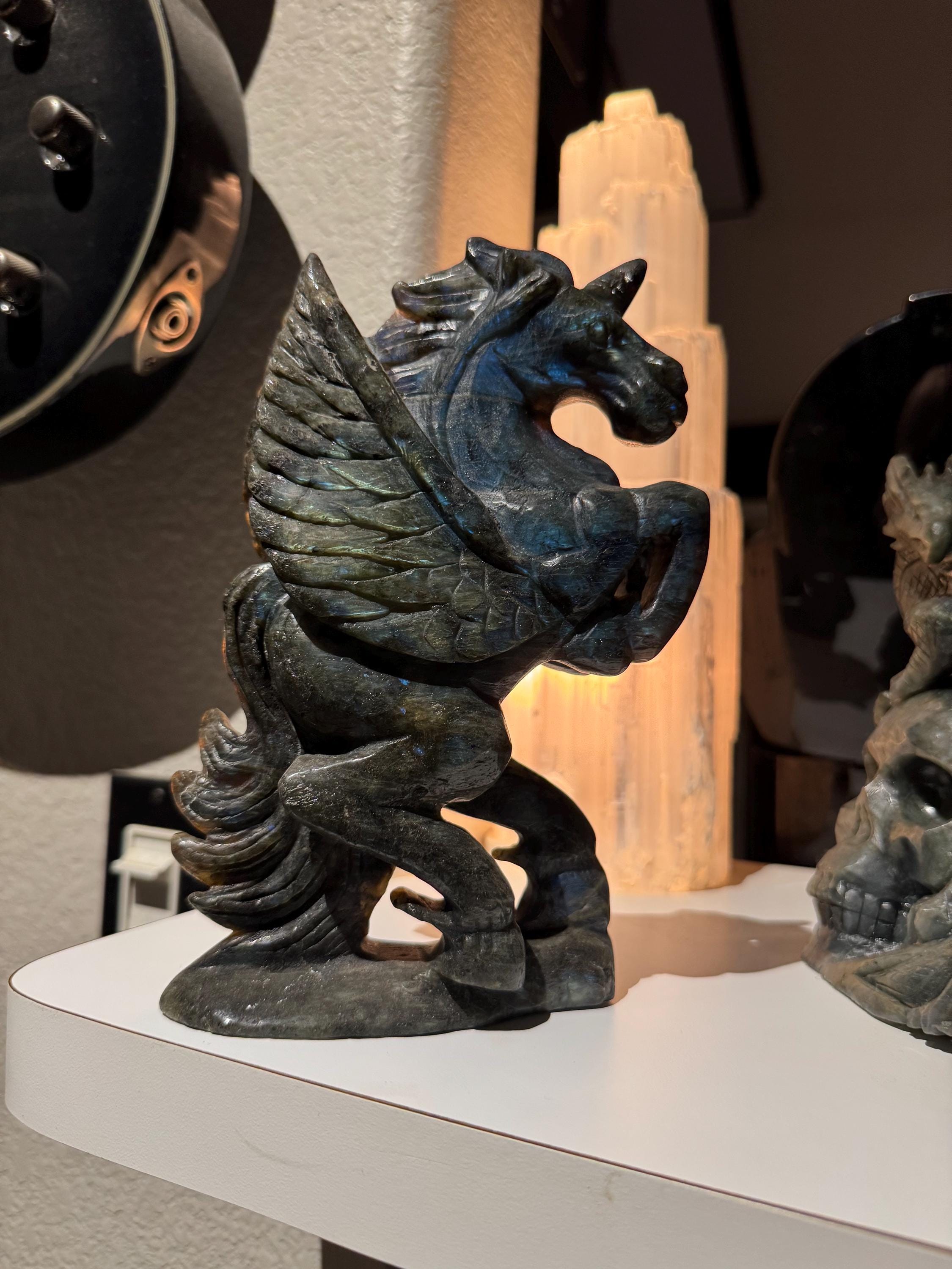 ラブラドライトのユニコーン・天然石 2.7ポンド ラブラドライト ユニコーン クリスタル ラージ | 彫刻・研磨