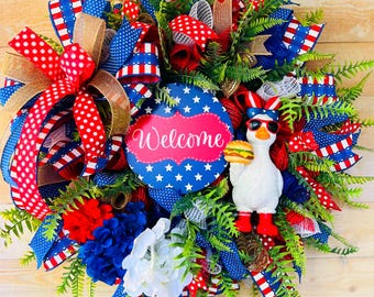 Divertida corona de patos patrióticos, corona de puerta principal del 4 de julio de 68 cm, corona de bienvenida de verano americana, corona de malla decorativa roja, blanca y azul, barbacoa Du