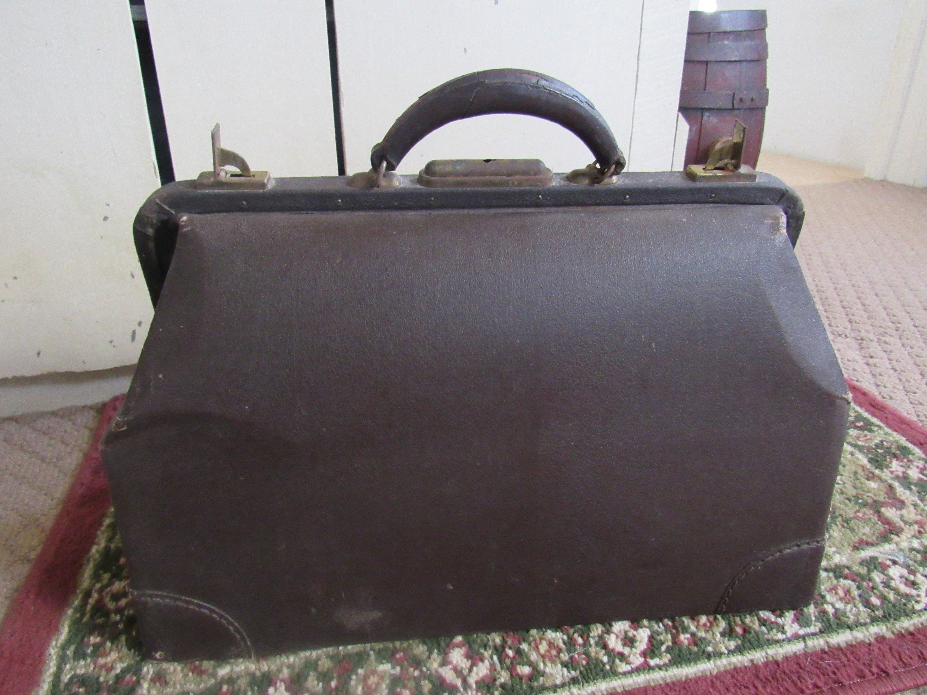 Leather MD Briefcase (Doctor's Bag) : 13 Steps (with Pictures) -  Instructables