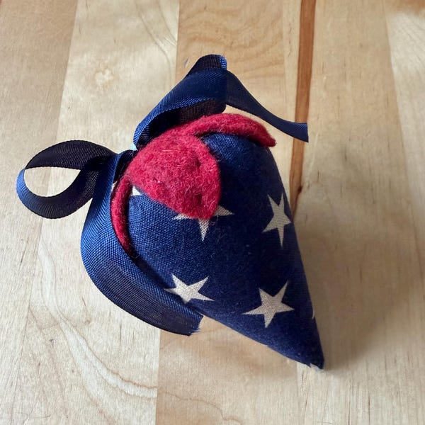 Pequeñas estrellas americanas regordetas de esmeril fresa / Decoración patriótica primitiva, colonial / Alfiletero patriótico