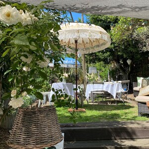 Hand painted Balinese cream and gold garden parasol imagem 2