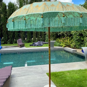 Hand painted Balinese cream and gold garden parasol imagem 6