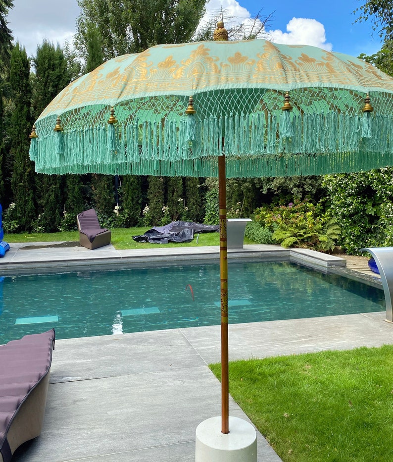 Hand painted Balinese cream and gold garden parasol imagem 6