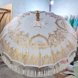 Hand painted Balinese cream and gold garden parasol imagem 4