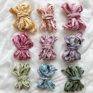 RUBAN DE SOIE SARI | 3 millions | charme rustique | recyclé | teint à la main | embellissement | fibre à tisser | papier cadeau artisanal | journal indésirable | fabrication de cartes