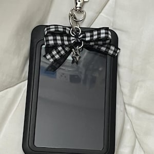 gingham bow kpop photocard holder, kpop pc holder with aesthetic ribbon bow and charm / kpop bag charm / kpop keychain