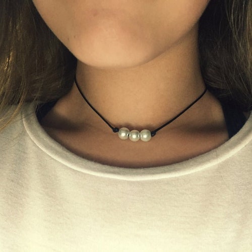 Three Pearl Choker Necklace-leather 3 