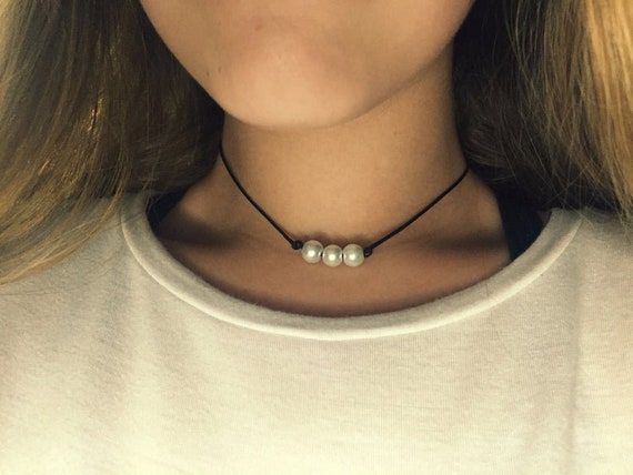 Three Pearl Choker Necklace-leather 3 
