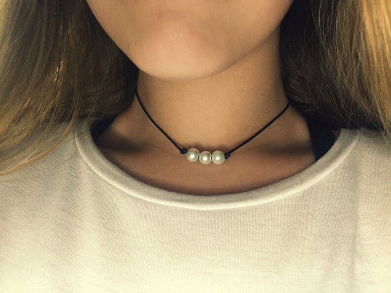 Three Pearl Choker Necklace-leather 3 