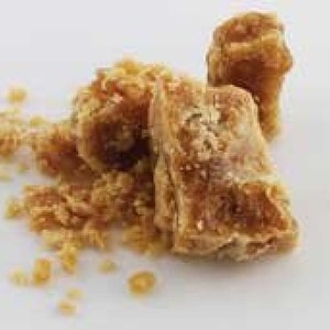 AMBER RESIN Net wt 5 grams.